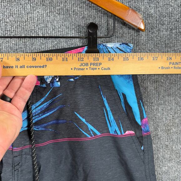 Ocean Current Swim Shorts Men's 32 Black/Blue Floral Allover Beachwear Casual - Picture 2 of 10